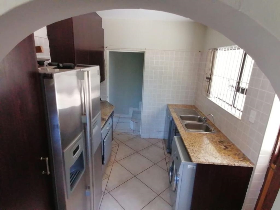 To Let 3 Bedroom Property for Rent in Paradise Beach Eastern Cape